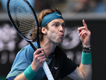 霍伊伦年轻 霍伊伦年轻