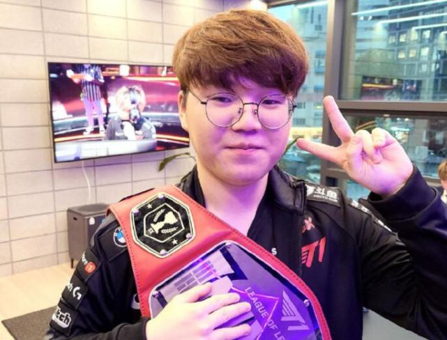 任右中卫或 任右中卫或