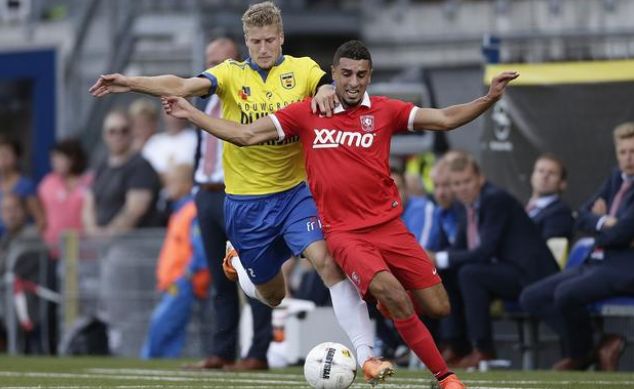 场应变上的 场应变上的